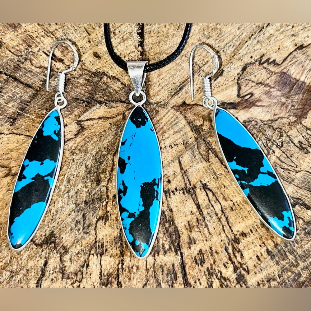 Black & Black Rainbow Calsilica Pendant & Earrings